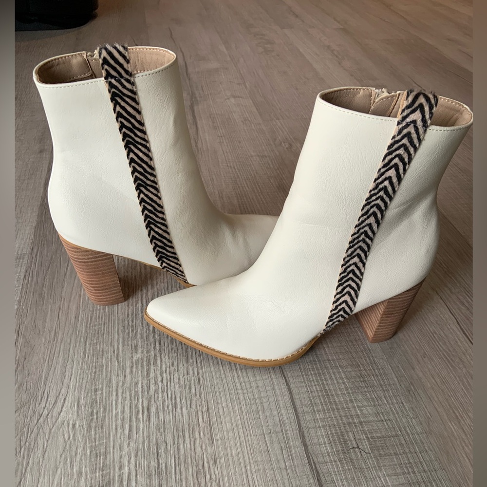 Oasis society white faux leather booties